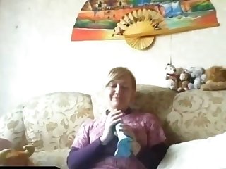 Mature mommy masturbates